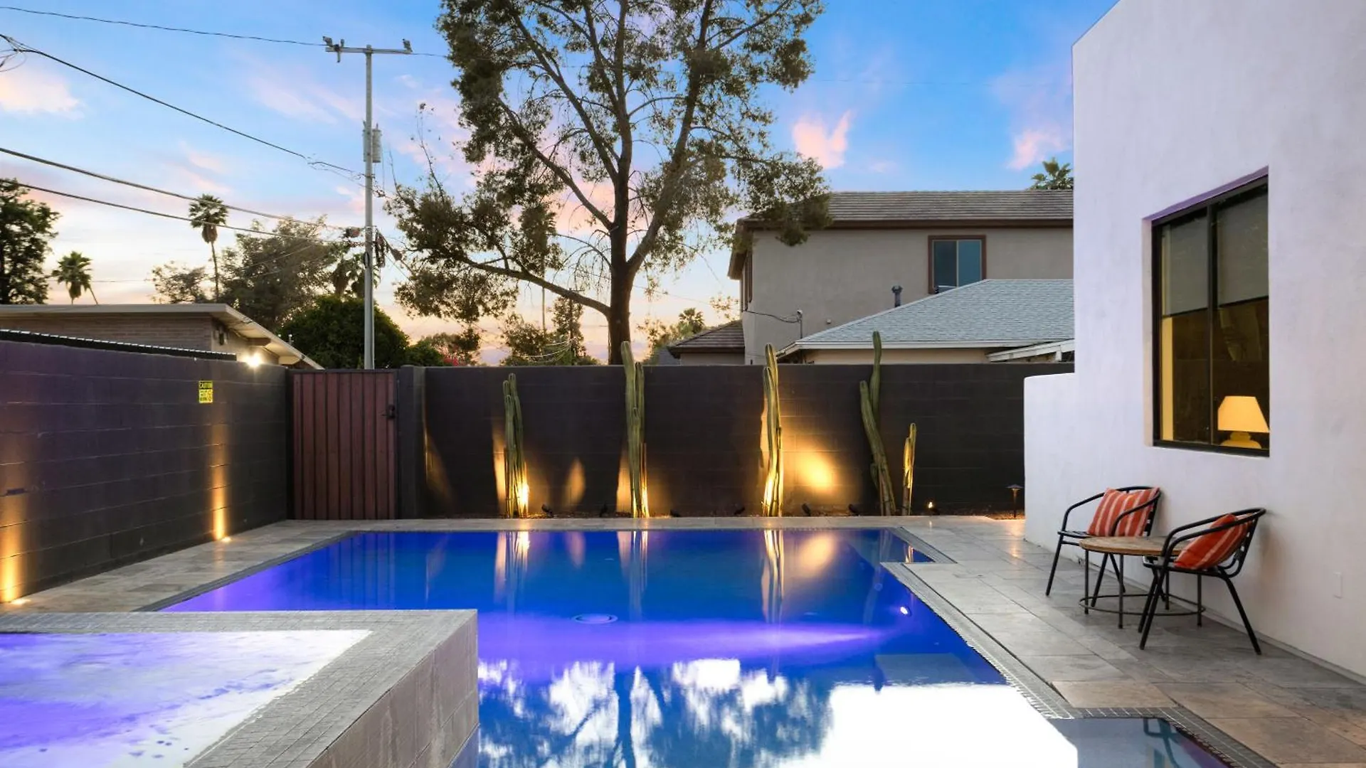 Desert Sky Luxury Pool & Spa Walk To Old Town! 스코 츠 데일 0*, 스코 츠 데일
