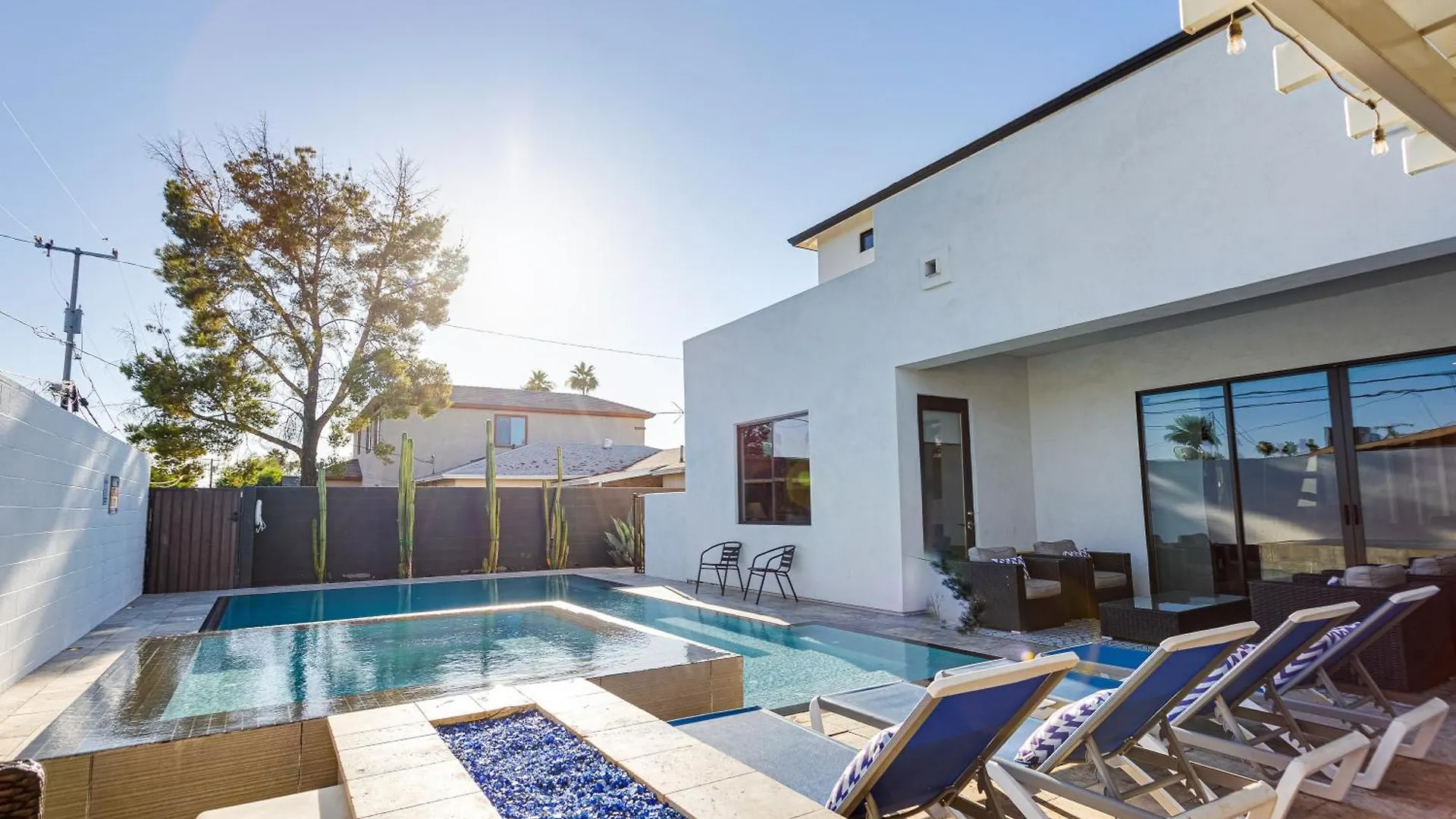 Desert Sky Luxury Pool & Spa Walk To Old Town! 스코 츠 데일