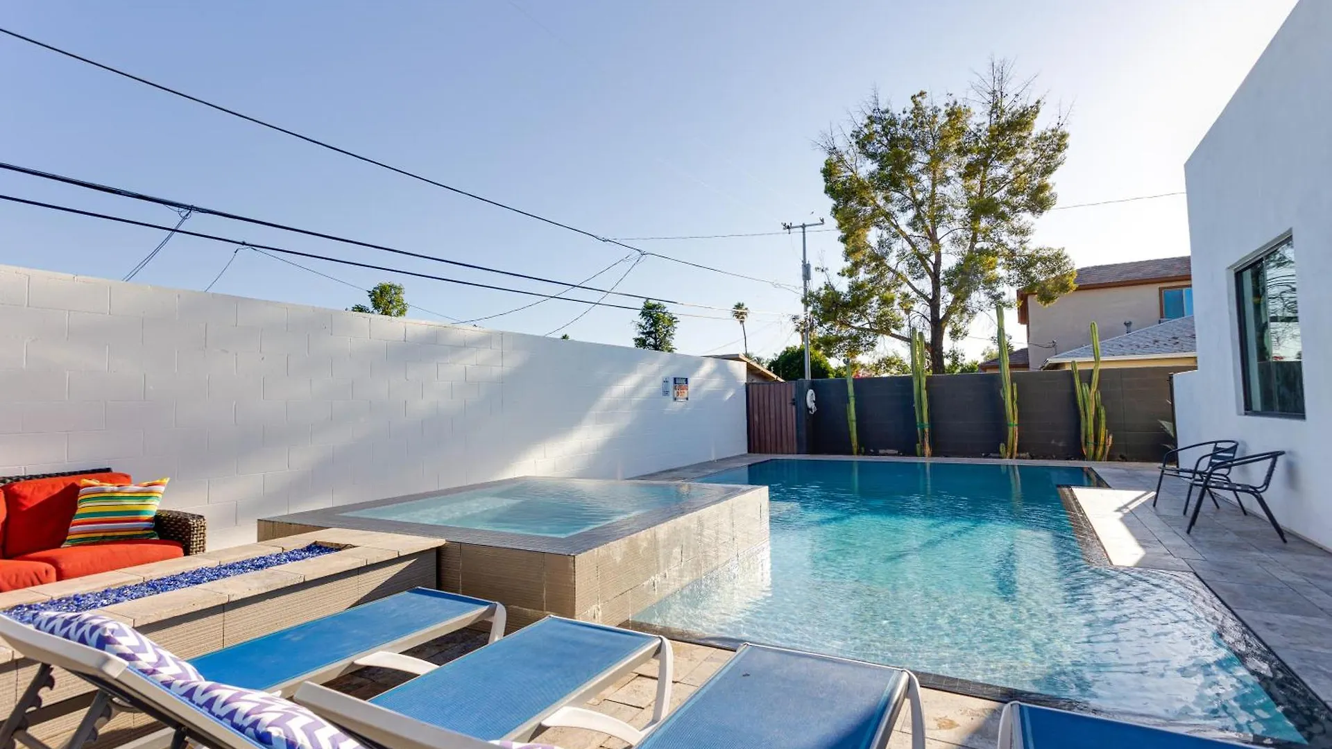 Desert Sky Luxury Pool & Spa Walk To Old Town! 스코 츠 데일 미국