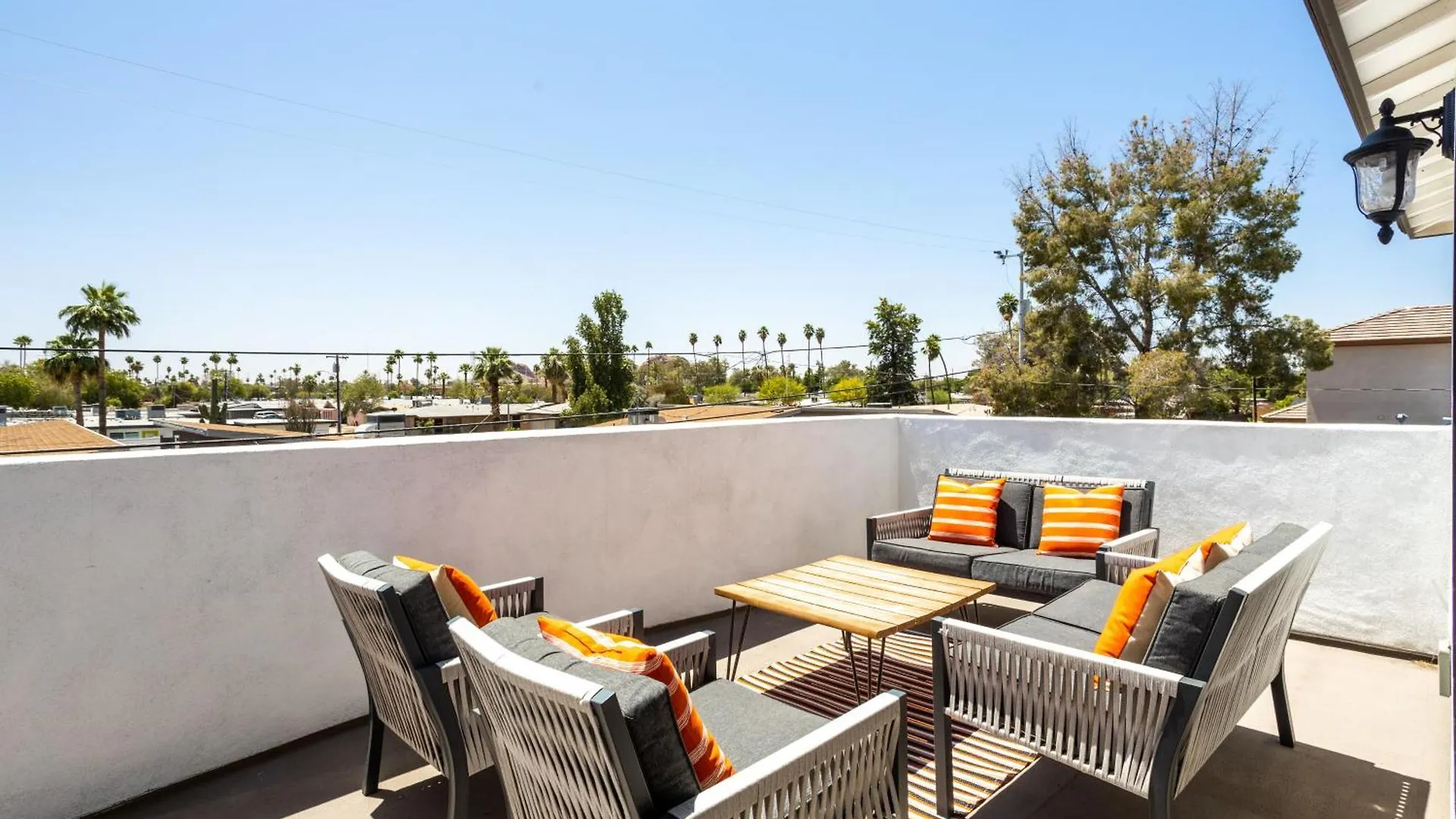 펜션 Desert Sky Luxury Pool & Spa Walk To Old Town! 스코 츠 데일 미국